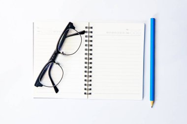 Not Defteri, modern gözlük, e ile iş çalışma yerin Üstten Görünüm