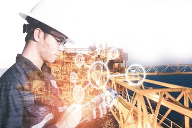 Mühendis veya teknisyen adamın sanayi aracıyla çift pozlama