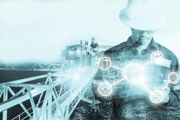 Mühendis veya teknisyen adamın sanayi aracıyla çift pozlama