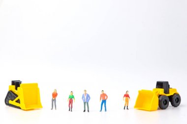 İnşaat kavramı altında grup insan oyuncak ve ağır du ile