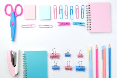 Sabit kavramı, düz Lay üstten görünüm fotoğraf Okulu s sağlar.