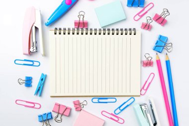 Sabit kavramı, düz Lay üstten görünüm fotoğraf Okulu s sağlar.