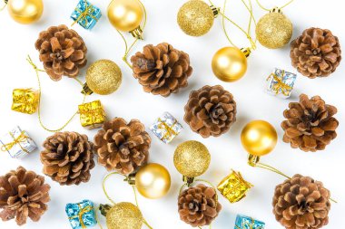 Çam kozalakları, hediye kutusu, altın ile Noel ve yeni yıl arka plan