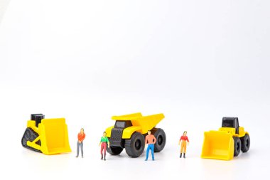 İnşaat kavramı altında grup insan oyuncak ve ağır du ile