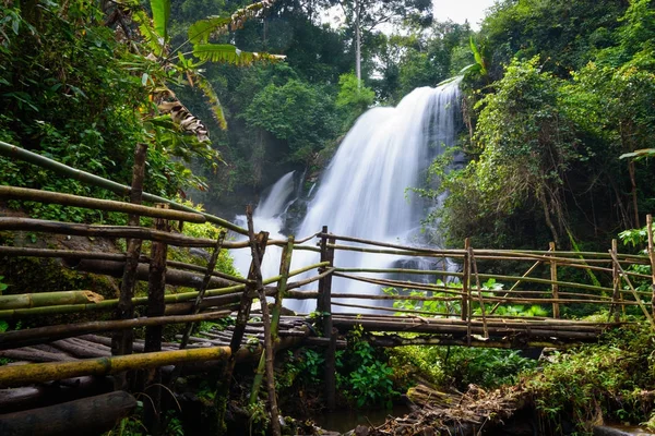 Beautiful waterfall in northern Thailand, name Pha dok siew wate — Stock Photo, Image