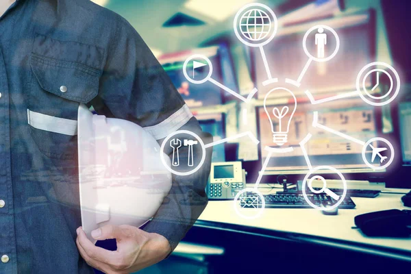 Mühendis veya teknisyen adamın iş ismailoğlu ile çift pozlama