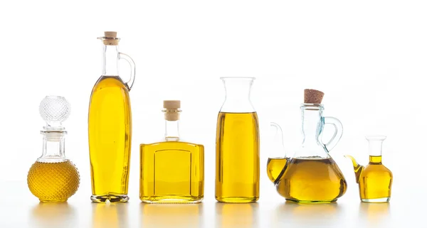 Ensemble de bouteilles d'huile d'olive sur fond blanc — Photo