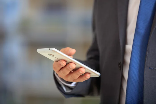 Businessman holding a smartphone — Stock Photo, Image
