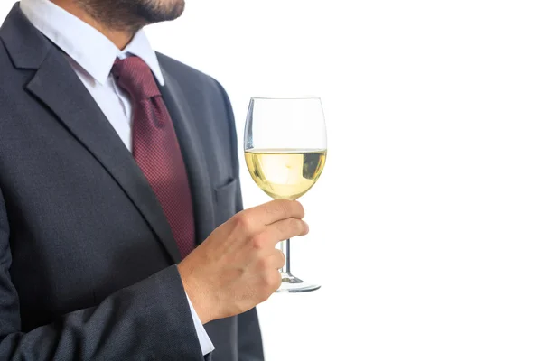 Homme en costume buvant du vin blanc — Photo