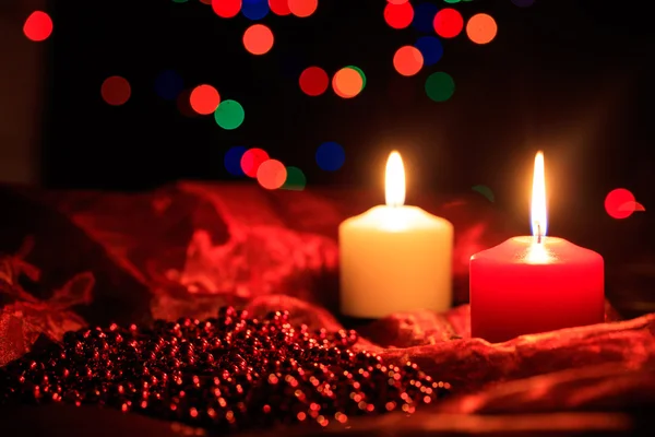 Velas sobre un fondo oscuro — Foto de Stock