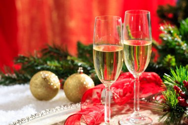 Karda şampanya bardağı