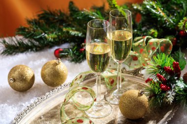 Karda şampanya bardağı