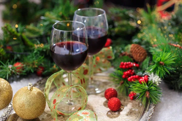 Red wine glasses on snow — Stock Photo, Image