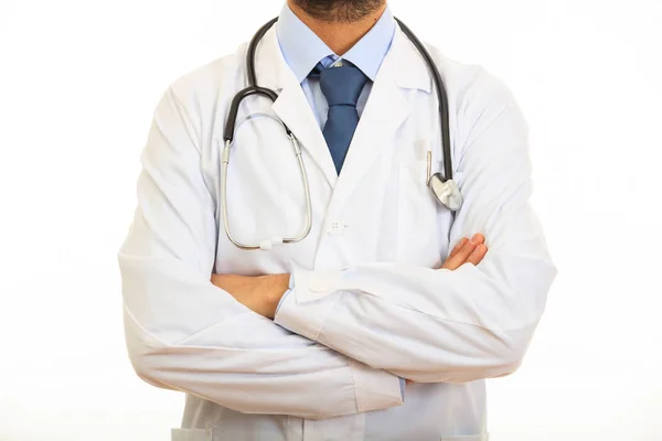 Доктор со стетоскопом на белом фоне — стоковое фото