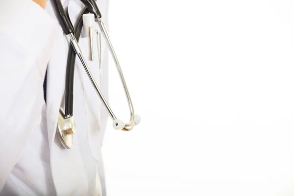 Läkare med stetoskop på vit bakgrund — Stockfoto