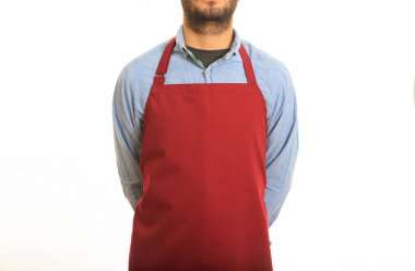 Kırmızı önlük ile genç adam