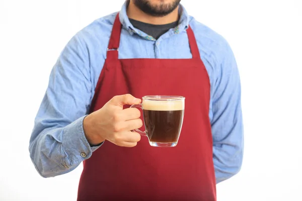 Giovane uomo che offre una tazza di caffè — Foto Stock