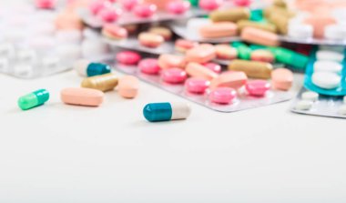 hapları beyaz zemin üzerine yığını