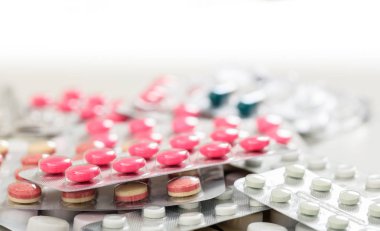 hapları beyaz zemin üzerine yığını