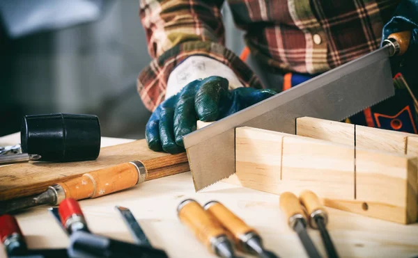 Carpenter holding a hand saw — Stock Photo, Image