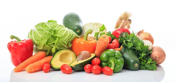 Varietà di verdure su sfondo bianco — Foto Stock