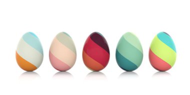 Beyaz arka plan üzerinde Paskalya yumurta. 3D çizim