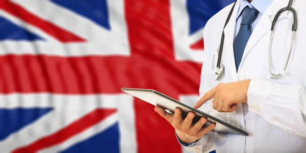 Doctor on UK flag background. 3d illustration — Stock Photo, Image