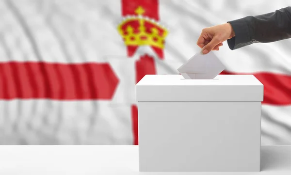 Ψηφοφόρος σε φόντο σημαία της Βόρειας Ιρλανδίας. 3D απεικόνιση — Φωτογραφία Αρχείου