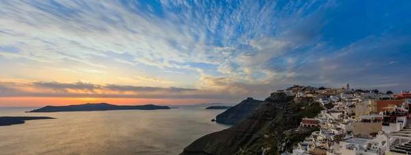 Ilha de Santorini, Grécia - Caldeira sobre o mar Egeu — Fotografia de Stock