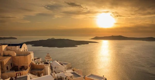 Ilha de Santorini, Grécia - Pôr do sol sobre o mar Egeu — Fotografia de Stock