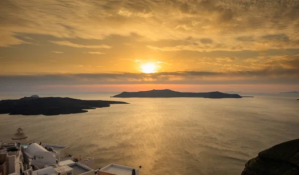 サントリーニ島、ギリシャのエーゲ海に沈む夕日 — ストック写真