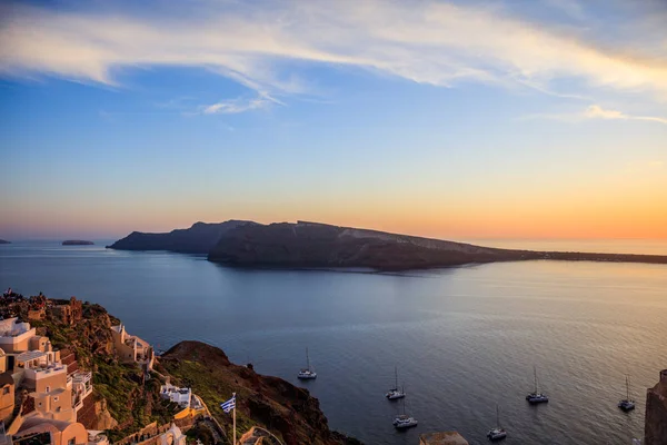 Фіра, Греція - Кальдера над Егейським морем на заході сонця — стокове фото