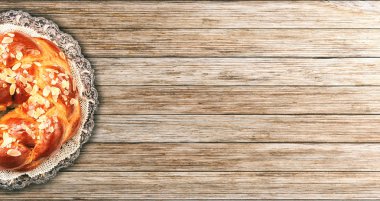 Paskalya ekmek üzerinde ahşap arka plan - Üstten Görünüm