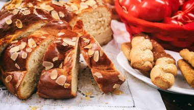 Bir tablo Easter ekmek