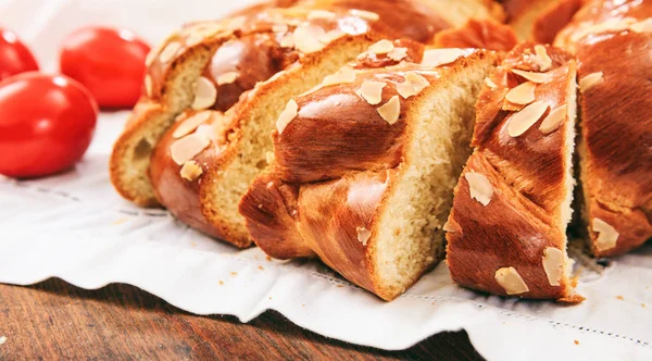 Pane pasquale su un tavolo — Foto Stock