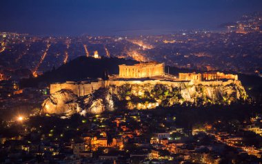 Atina, Yunanistan akropolisi geceleri