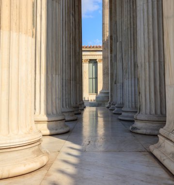 Yunan mermer sütun satır