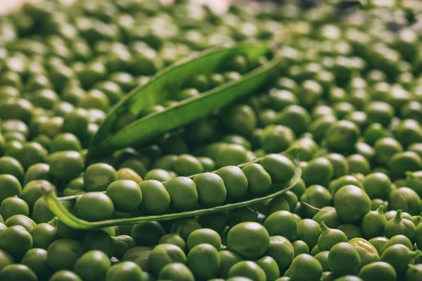 Fresh green peas background — Stock Photo, Image