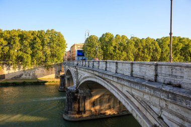 Tiber Nehri - Roma, İtalya, köprü