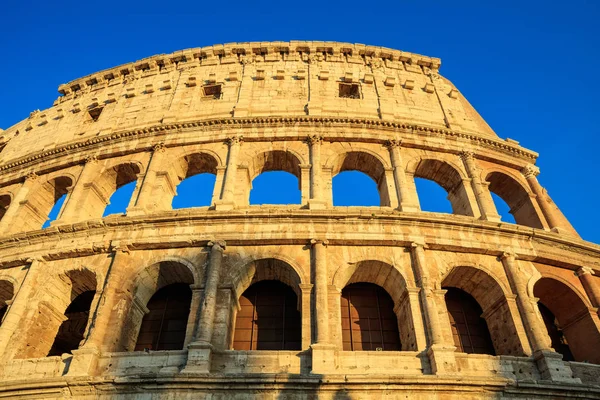 Coliseo en roma, italia — Foto de Stock