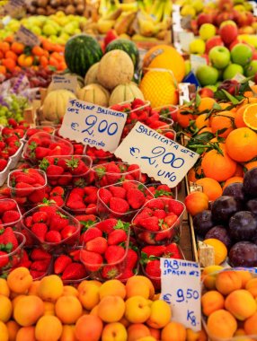 Çeşitli meyve İtalya pazarında Satılık