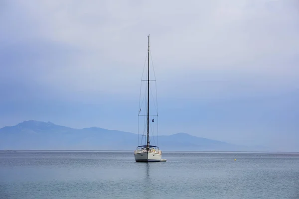 Sailing boat on a blue sea background — Stock Photo, Image