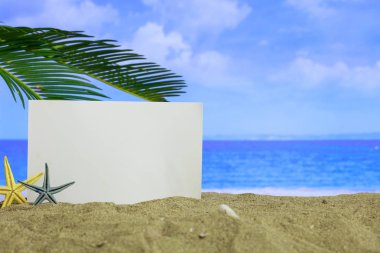 Yaz kumlu plaj - boş kağıt sayfası