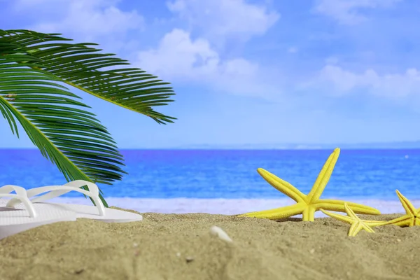Spiaggia di sabbia - vacanze estive — Foto Stock