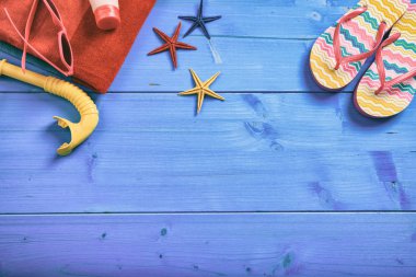 Yaz tatil kavramı mavi arka plan - Üstten Görünüm