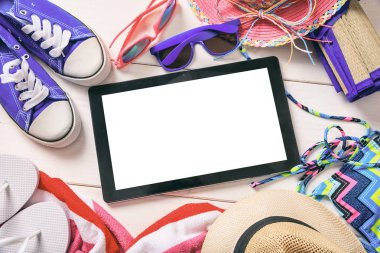 Yaz tatil kavramı beyaz arka planda - Üstten Görünüm