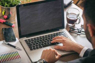 Webinar kavramı - bilgisayar ekranında yazı tahtası