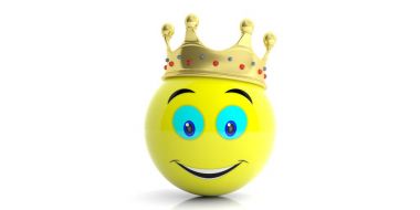 Altın taç sarı emoji - beyaz arka plan üzerinde. 3D çizim
