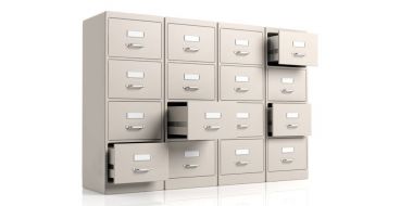 Beyaz arka plan üzerinde dosyalama dolapları. 3D çizim