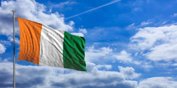 Ivoorkust vlag zwaaien op blauwe hemel. 3D illustratie — Stockfoto